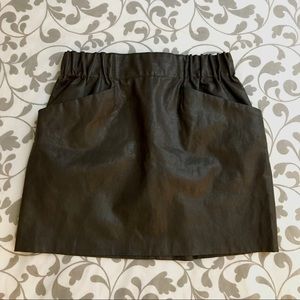 Faux leather ZARA mini skirt w/ pockets